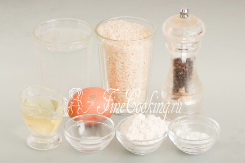 Продукты для рисовых котлет: рис, вода, яйцо, мука, крахмал, масло, соль и перец