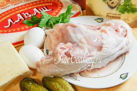 Продукты для рулетиков из лаваша с курицей: лаваш, курица, сыр, огурцы и яйца