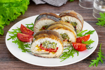 Рулетики из скумбрии с овощами