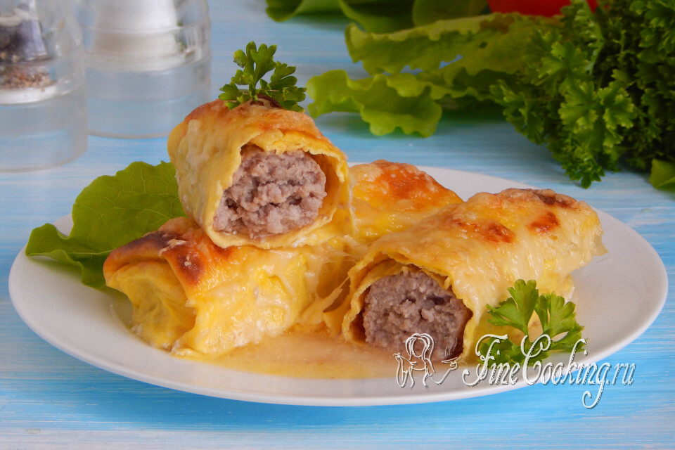 Рулетики из яичных блинчиков с мясной начинкой — готовое блюдо