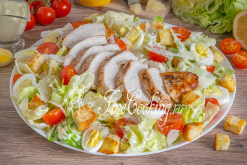 Салат Цезарь с курицей в домашних условиях