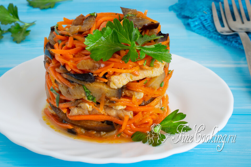 Салат из баклажанов и моркови по-корейски — готовое блюдо