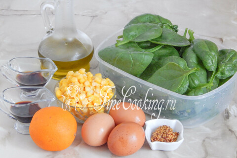 Продукты для салата из шпината с кукурузой: шпинат, яйца, апельсин и кукуруза
