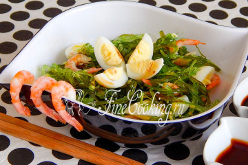 Салат с чукой и креветками