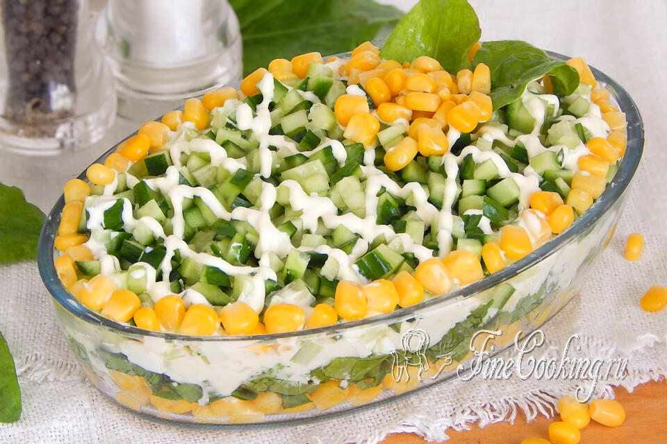 Салат с кукурузой и щавелем — готовое блюдо