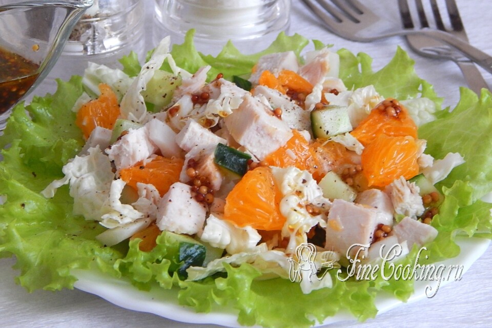 Салат с курицей и мандаринами — готовое блюдо