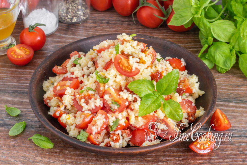 Салат с кускусом и помидорами — готовое блюдо