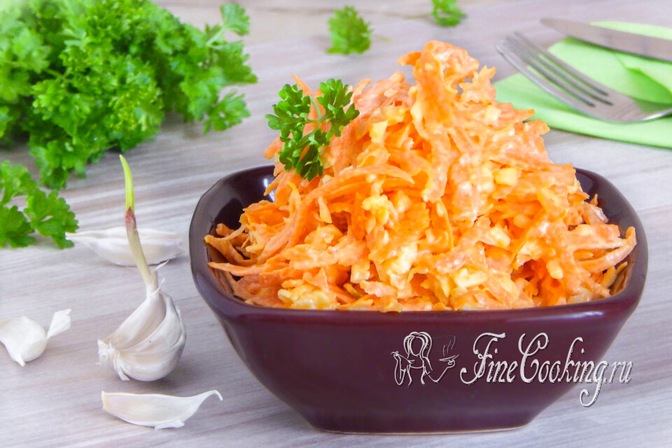 Салат с морковью, сыром и чесноком — готовое блюдо