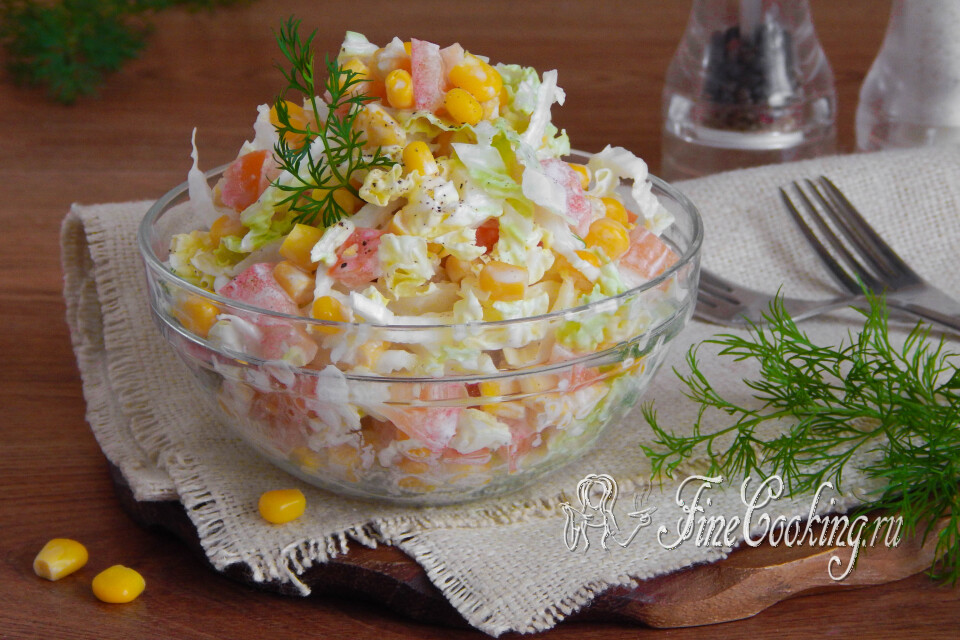 Салат с пекинской капустой и помидорами — готовое блюдо