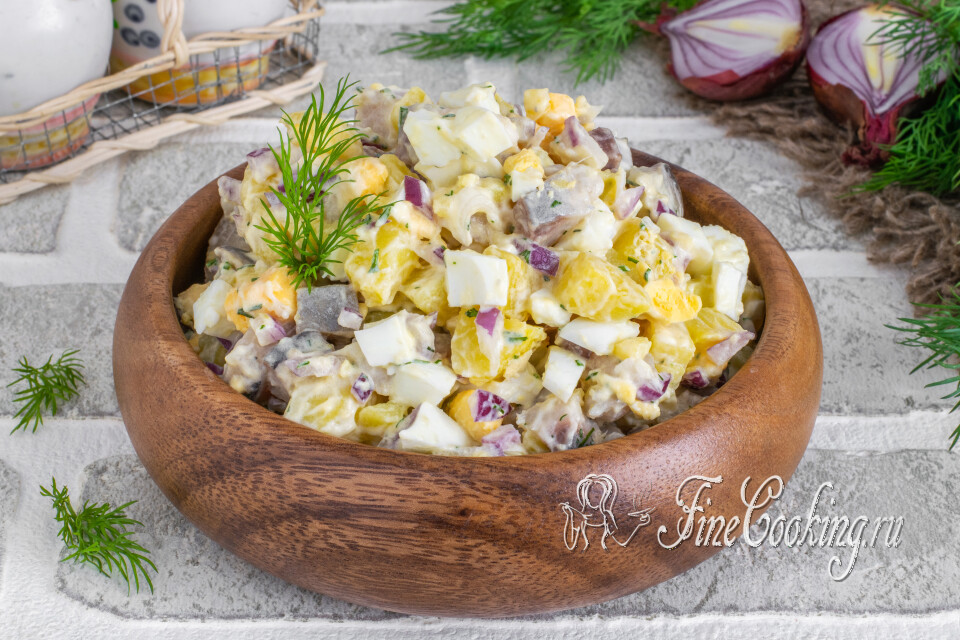 Салат с селедкой, картофелем и яйцами — готовое блюдо