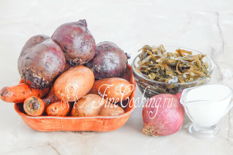 Продукты для салата: свекла, картофель, морковь, лук, морская капуста и майонез
