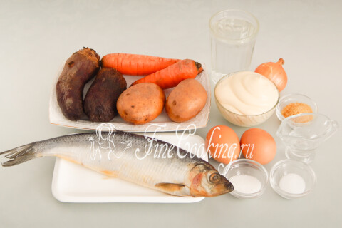 Продукты для селёдки под шубой в желе: сельдь, свёкла, картофель, морковь, яйца и желатин