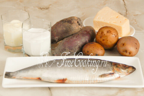 Продукты для селёдки под шубой: свёкла, картофель, сельдь, твёрдый сыр, сметана и майонез
