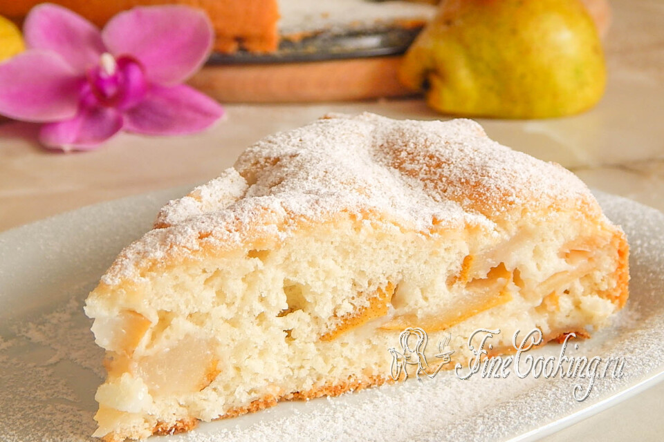Шарлотка с грушами — готовое блюдо