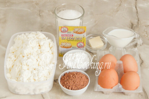 Продукты для творожной запеканки: творог, сахар, какао-порошок и яйца