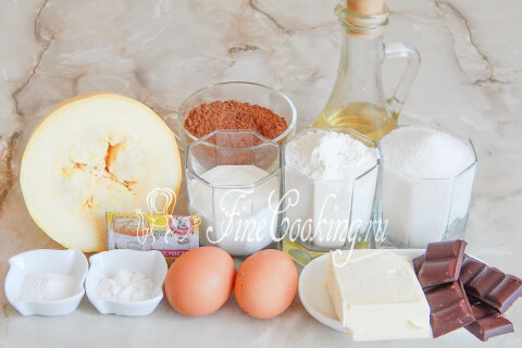 Продукты для шоколадного пирога с кабачком: мука, кабачок, тёмный шоколад, какао, сахар, яйца, масло, сметана