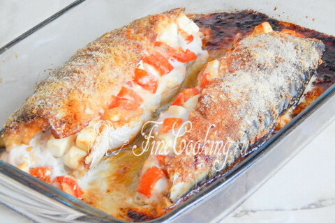 Запечённая скумбрия по-гречески с румяной корочкой в форме