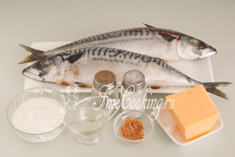 Продукты для скумбрии с сыром: рыба, сметана, растительное масло, приправа для рыбы