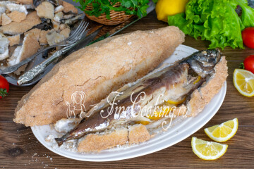 Скумбрия, запеченная в соли в духовке
