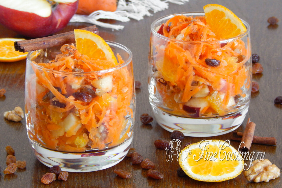 Сладкий салат из моркови, яблока и апельсина — готовое блюдо
