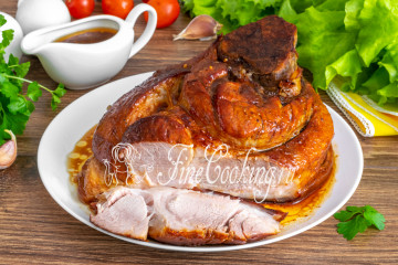 Сочная свинина куском в рукаве в духовке