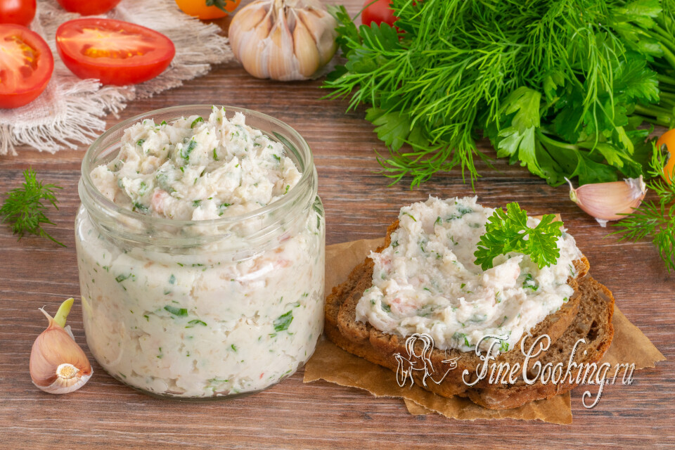 Соленое сало (шпик) с чесноком и зеленью — готовое блюдо