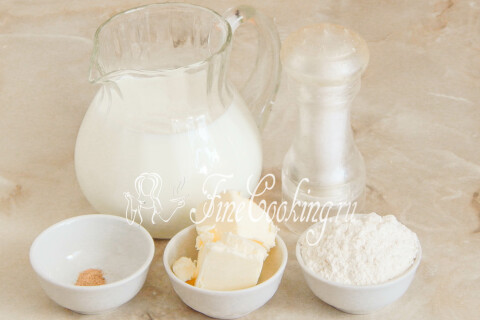 Продукты для соуса Бешамель: молоко, мука, сливочное масло, соль и мускатный орех