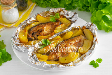 Стейки зубатки с картошкой в фольге в духовке