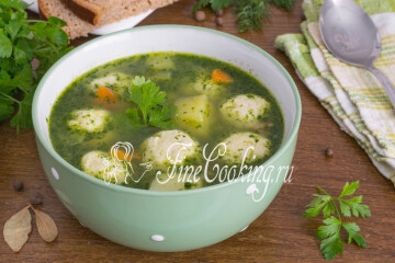 Суп с фрикадельками и шпинатом