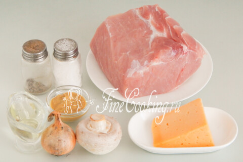 Продукты для свиных рулетиков с грибами и сыром: свинина, шампиньоны, лук, сыр, горчица