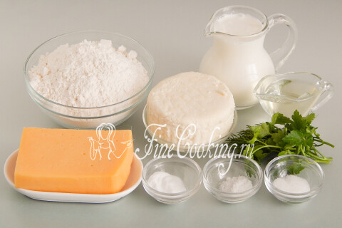 Продукты для сырных лепёшек на кефире: мука, кефир, сыр адыгейский и полутвёрдый, зелень, масло