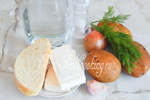 Продукты для сырного супа-пюре: плавленые сырки, картофель, лук, чеснок, хлеб и укроп