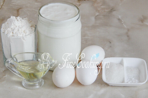 Продукты для блинов: кефир, яйца, мука, сахар, соль, сода и растительное масло