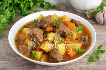 Тушеная картошка с говядиной в мультиварке