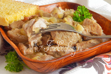 Тушеная свинина в мультиварке