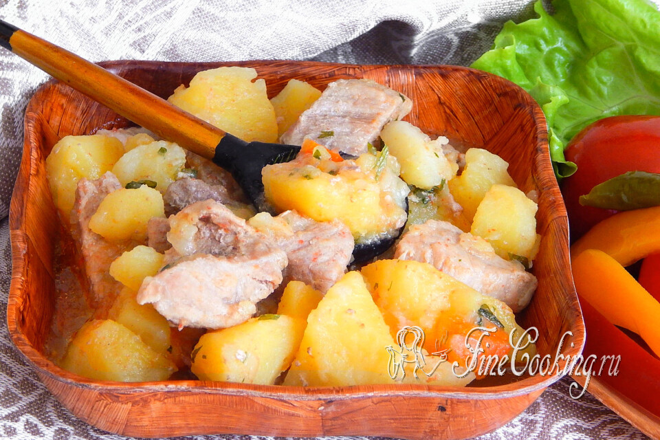Тушеный картофель с мясом в мультиварке — готовое блюдо