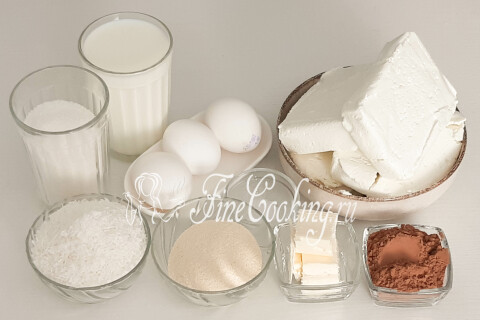 Продукты для творожной запеканки: творог, молоко, сахар, яйца, кокос, манка и какао