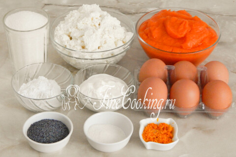 Продукты для творожно-тыквенной запеканки: творог, тыквенное пюре, яйца, сахар, сметана, крахмал, мак и цедра апельсина.