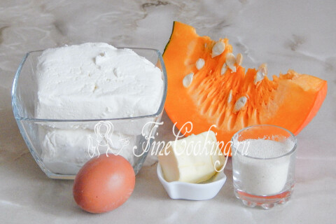 Продукты для творожного суфле с тыквой: творог, тыква, яйцо, манка и масло