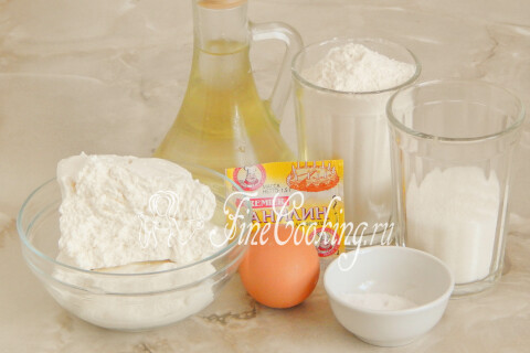 Продукты для творожных батончиков: творог, мука, яйцо, сахар, сода и масло для жарки