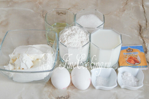 Продукты для творожных блинчиков: творог, молоко, мука, яйца, сахар и сода.