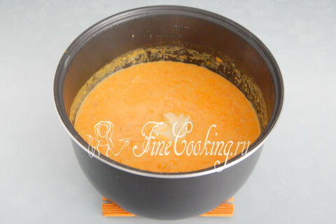 Готовая тыквенная каша с рисом и сливочным маслом в чаше