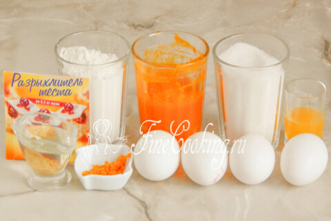 Продукты для тыквенного бисквита: мука, яйца, сахар, тыквенное пюре, апельсин и разрыхлитель