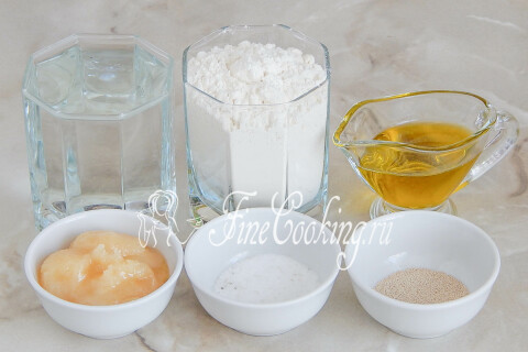 Продукты для теста: пшеничная мука, вода, мёд, оливковое масло, соль и дрожжи
