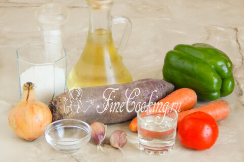 Продукты для заправки для борща: свекла, морковь, лук, сладкий перец, помидоры и чеснок