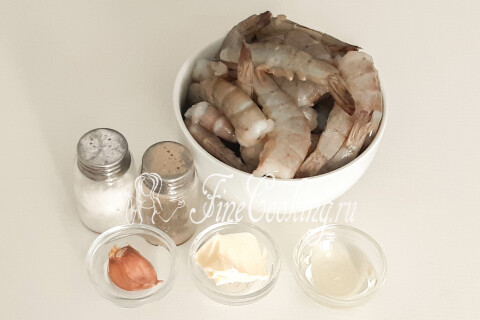 Продукты для жареных креветок: креветки, сливочное и растительное масло, чеснок